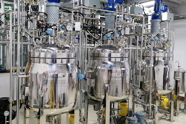 釜式连续反应设备实拍图